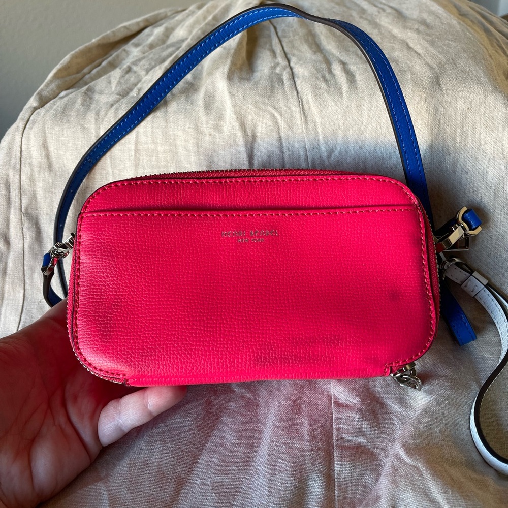 HENRI BENDEL pink crossbody/wristlet wallet bag with detachable blue strap!! - Picture 9 of 15